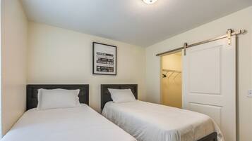 2 bedrooms, iron/ironing board, internet, bed sheets