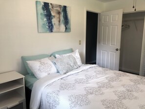 A bedroom with a bed, a nightstand, a wardrobe, and a painting on the wall. - 10 minutes from Rainbow Springs- My Peace River Ranch Stay in Dunnellon (Dunnellon)