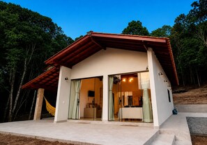 Cabana luxo, varanda coberta, vista para a montanha | Fachada