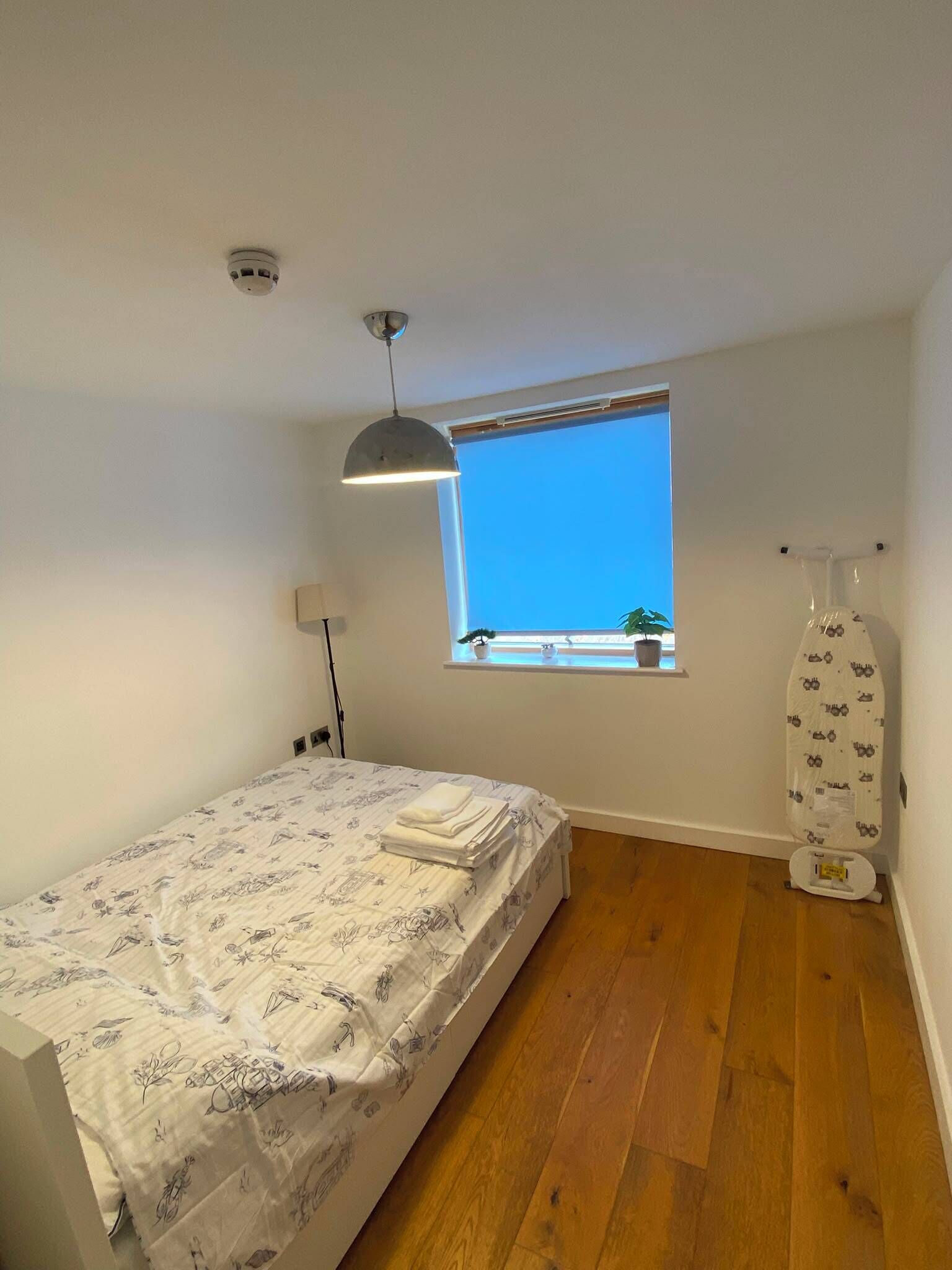 1 dormitorio, tabla de planchar con plancha, wifi gratis y ropa de cama