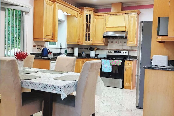 Full-size fridge, microwave, stovetop, dishwasher