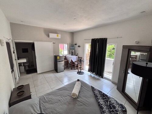 Cozy 1-bedroom studio in soothing Quimixto with AC