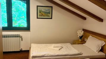 Basic Double or Twin Room | WiFi (free)
