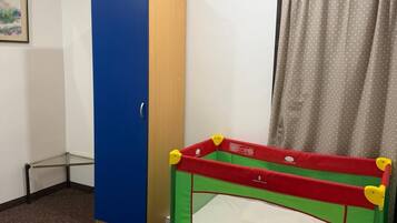 Basic Quadruple Room | Children's area