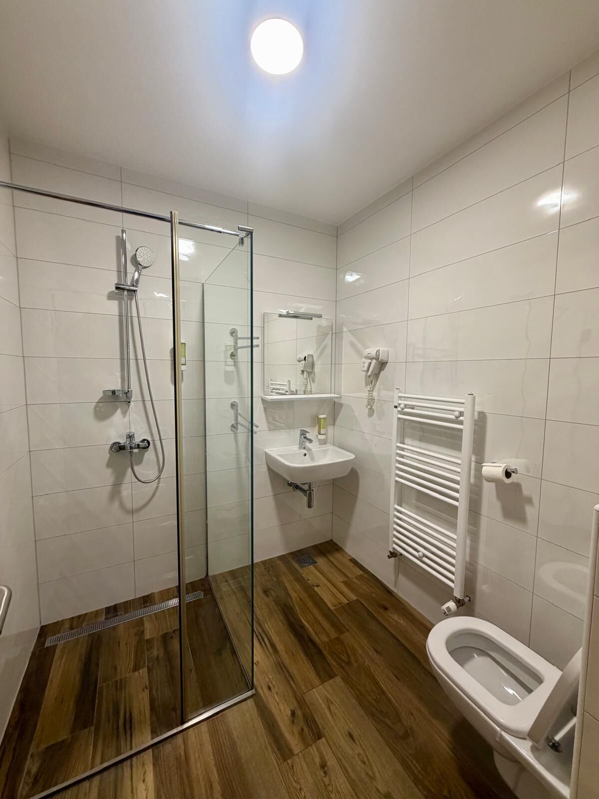 Basic Triple Room, Balcony, Courtyard View | Bathroom | Combined shower/tub, hair dryer, towels, soap