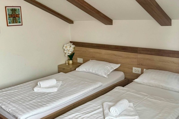 Basic Double or Twin Room | WiFi (free)