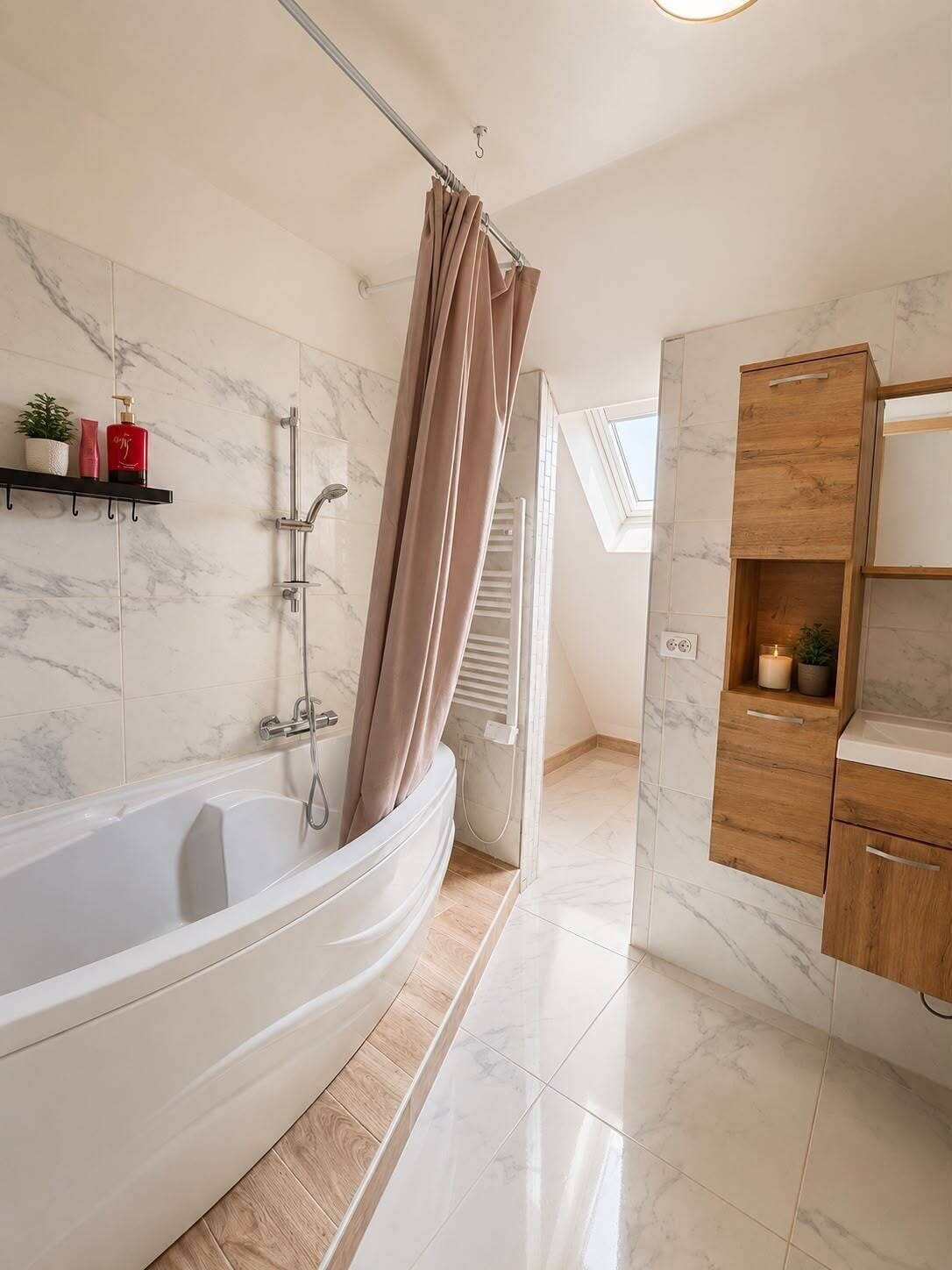 Een douche, een haardroger, handdoeken, zeep