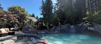 hot tub villa with a sauna room