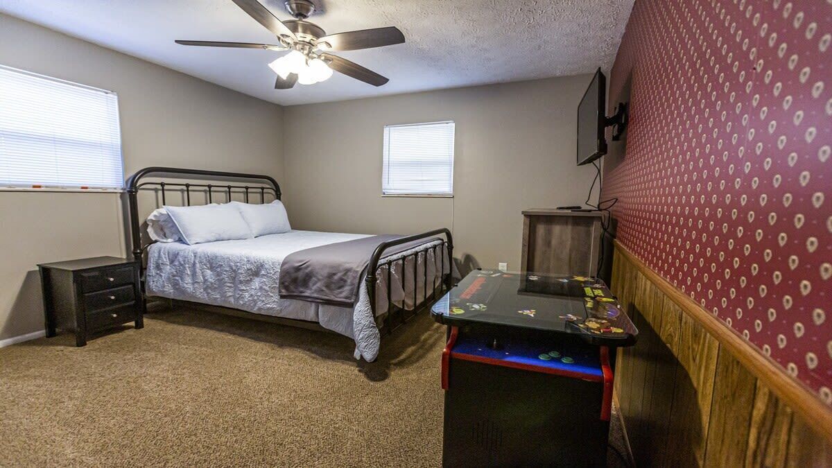 5 Schlafzimmer, Schreibtisch, Reisekinderbett, WLAN