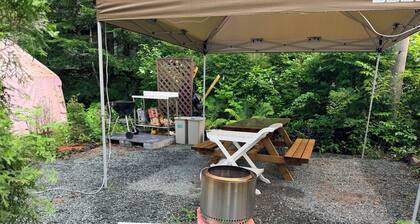 The Forest Beneath the Ferris Wheel | A Private Cottage Nestled in the Karuizawa Forest | BBQ, Karaoke, Starry Sky Theater, Starlink