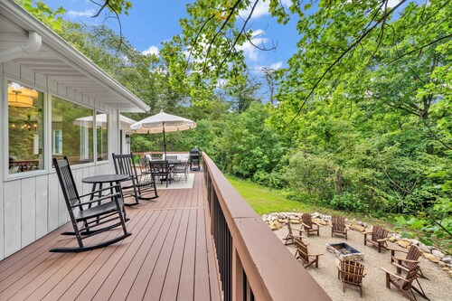 Blackwell Lodge- Hot tub, Sauna & Wine Country Retreat near Standing Rock Farms