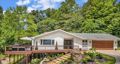 Blackwell Lodge- Hot tub, Sauna & Wine Country Retreat near Standing Rock Farms