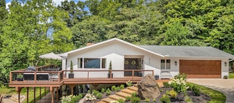 Blackwell Lodge- Hot tub, Sauna & Wine Country Retreat near Standing Rock Farms