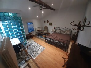 2 dormitorios, tabla de planchar con plancha, wifi y ropa de cama