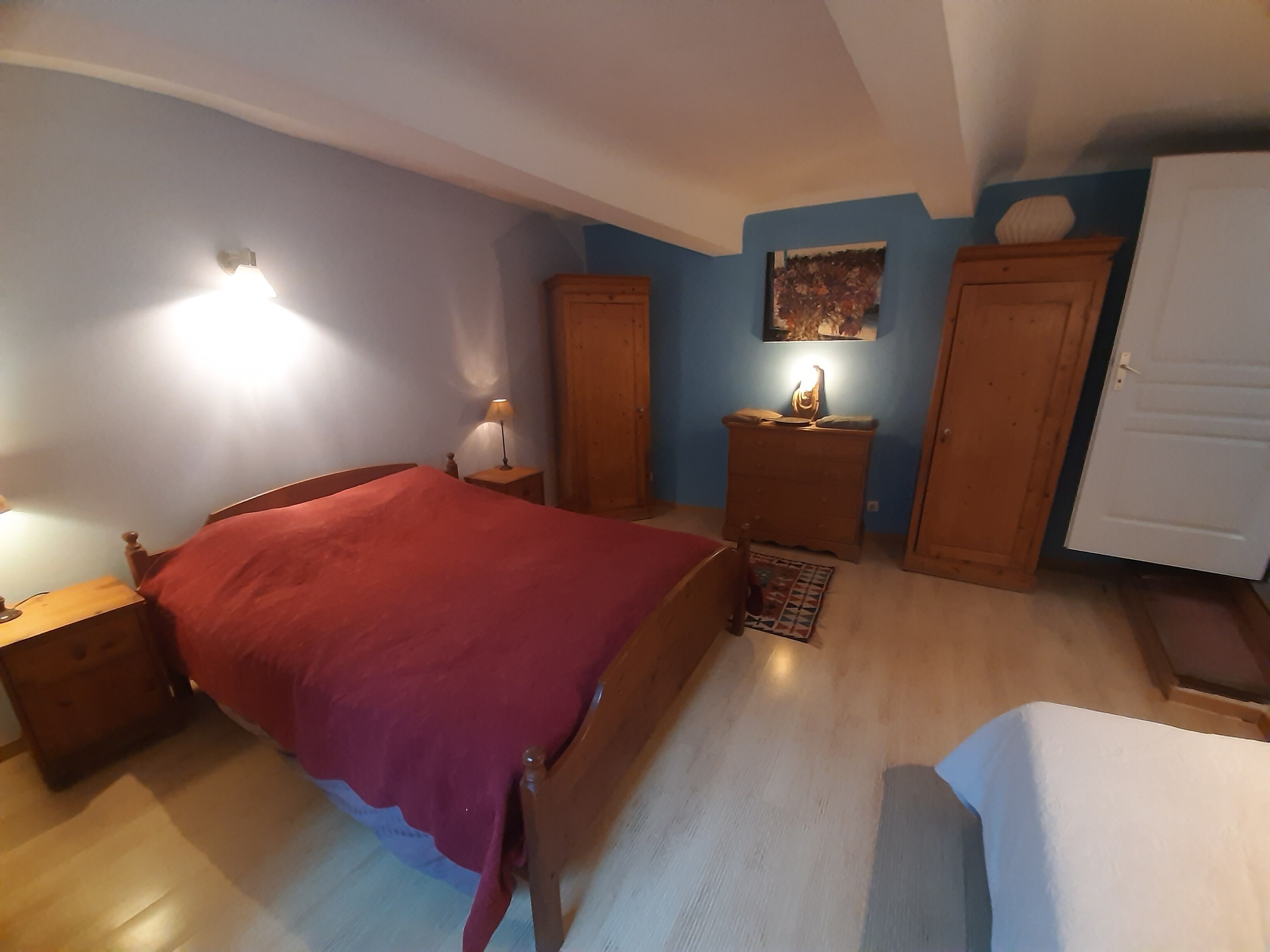 2 quartos, ferros/tábuas de passar roupa, Wi-Fi, roupa de cama