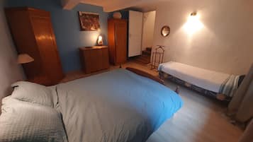 2 habitaciones, tabla de planchar con plancha, wifi y ropa de cama