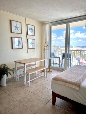 1 bedroom, desk, iron/ironing board, WiFi (free) - Oceanfront Studio, Beach & City Views, Jacuzzi, Heated Pool, Direct Beach Access (Daytona Beach)