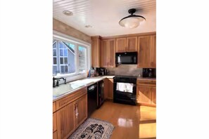 Private kitchen - Pool, Game Room, Lakefront, Great Deck (Littleton)