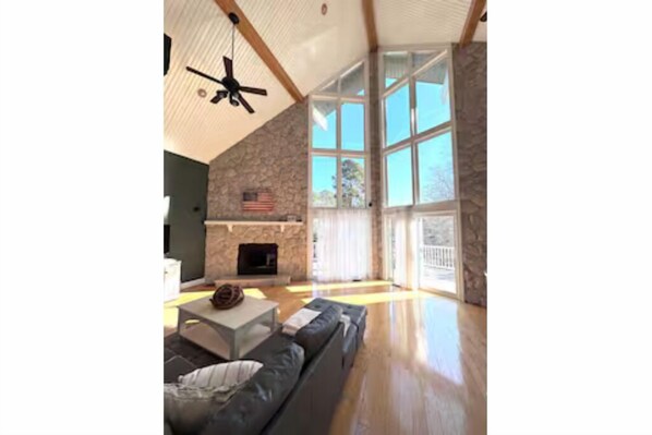 Living area - Pool, Game Room, Lakefront, Great Deck (Littleton)