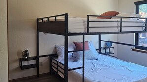 3 chambres, fer et planche à repasser, Wi-Fi, literie fournie