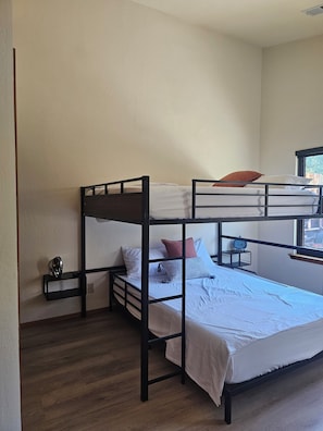 3 bedrooms, iron/ironing board, WiFi, bed sheets