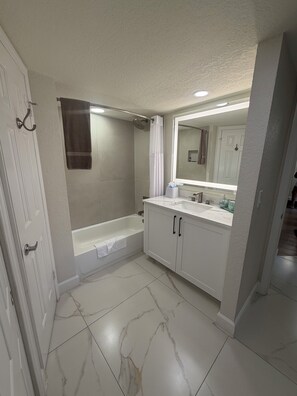 Shower, towels, soap, toilet paper - 2-bedroom deluxe suites in perfect Kissimmee with AC comfort (Kissimmee)