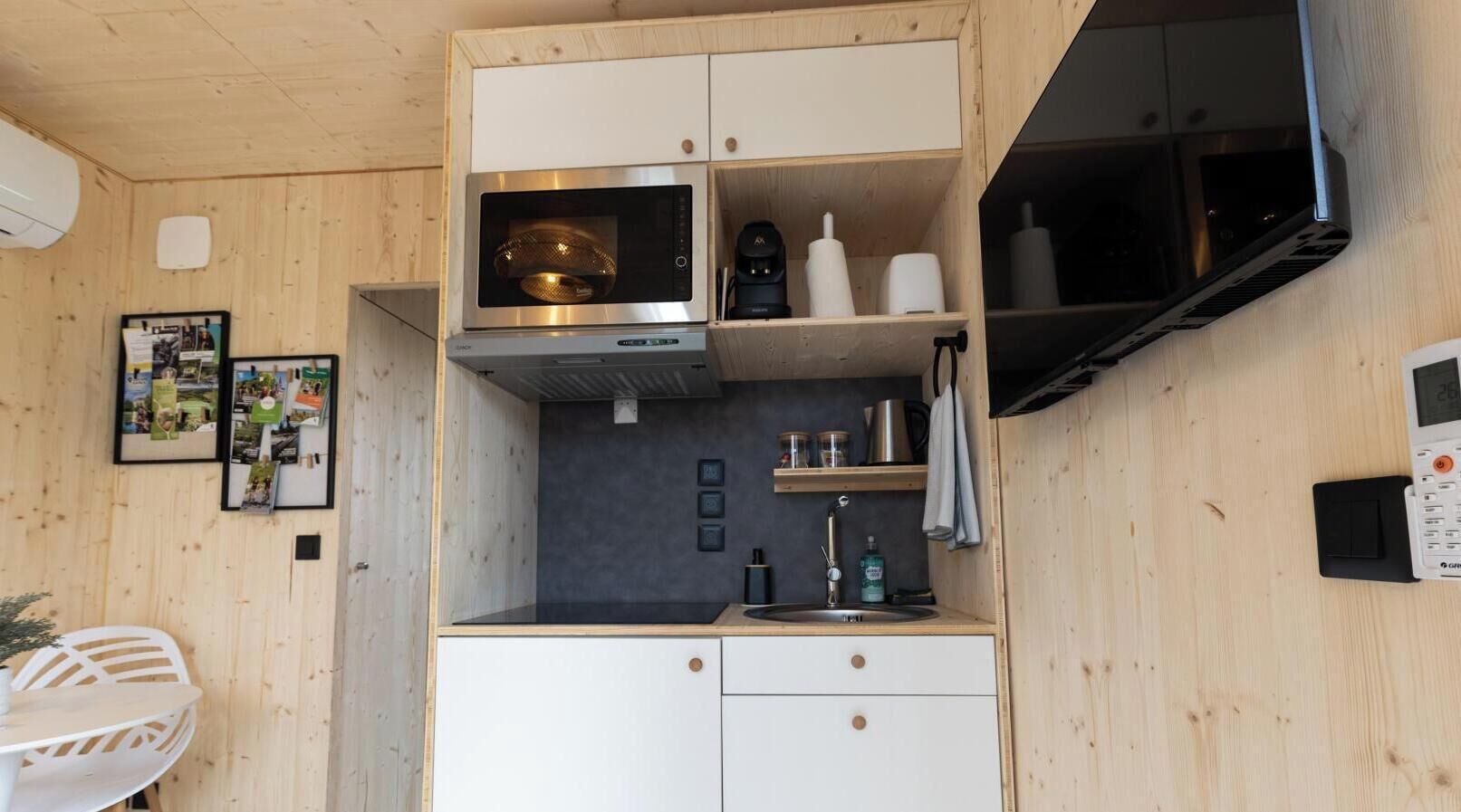 Coffee/tea maker, microwave, stovetop, toaster