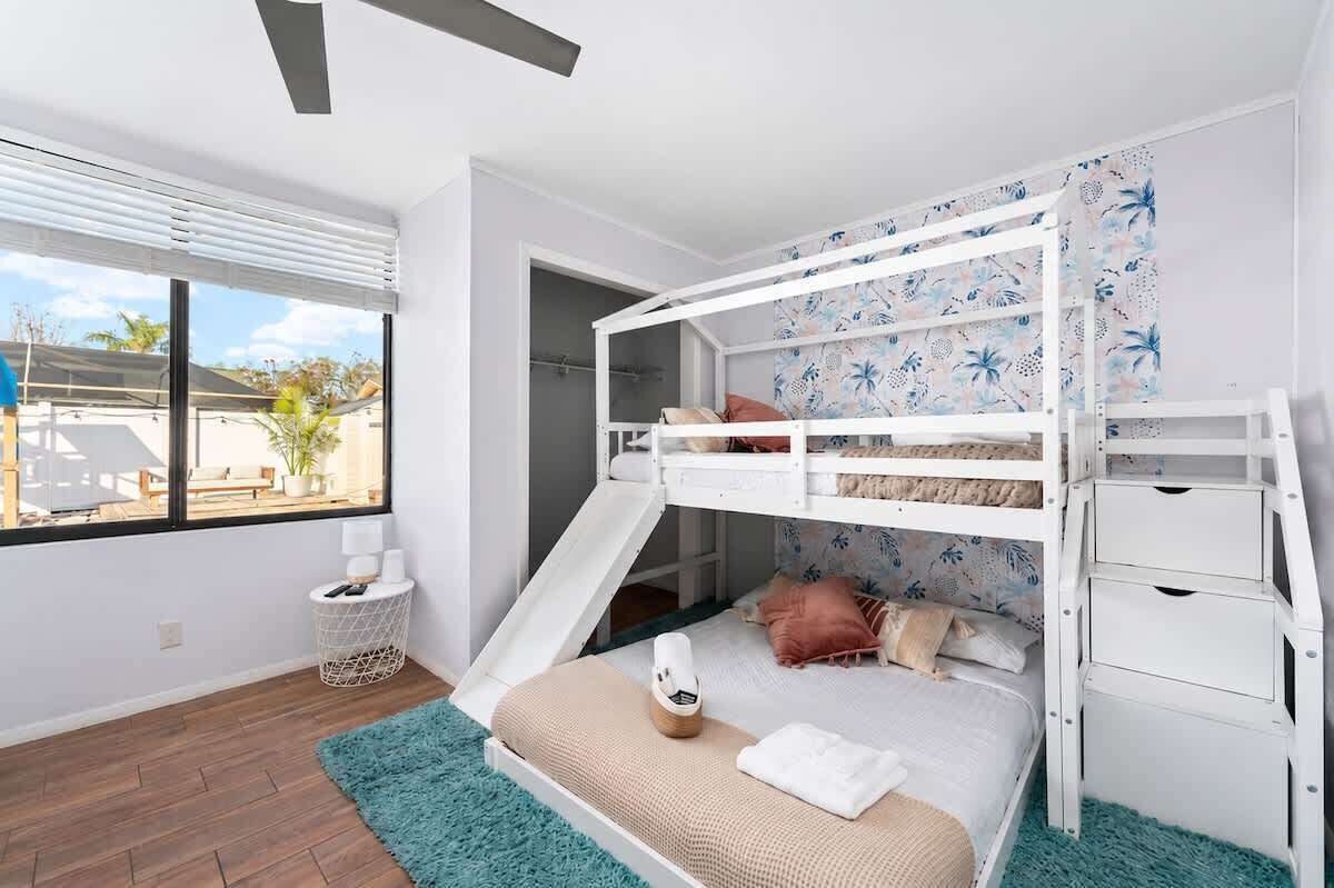 3 habitaciones, tabla de planchar con plancha, cuna de viaje y wifi 