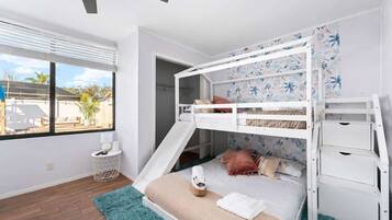 3 habitaciones, tabla de planchar con plancha, cuna de viaje y wifi