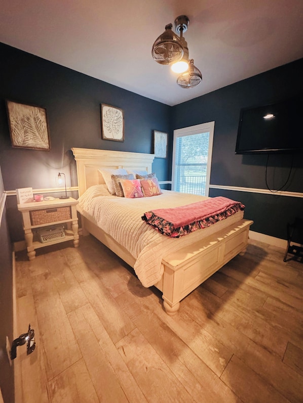4 bedrooms, iron/ironing board, free WiFi, bed sheets