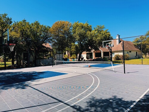 Private Georgetown Estate-Pool, Sport Court & Luxury Amenities