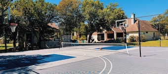 Private Georgetown Estate-Pool, Sport Court & Luxury Amenities