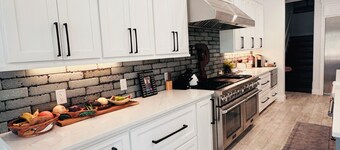 Private Georgetown Estate-Pool, Sport Court & Luxury Amenities