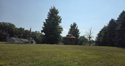 Autograph House, 3-bedroom upstairs apartment at Coldwater Lake