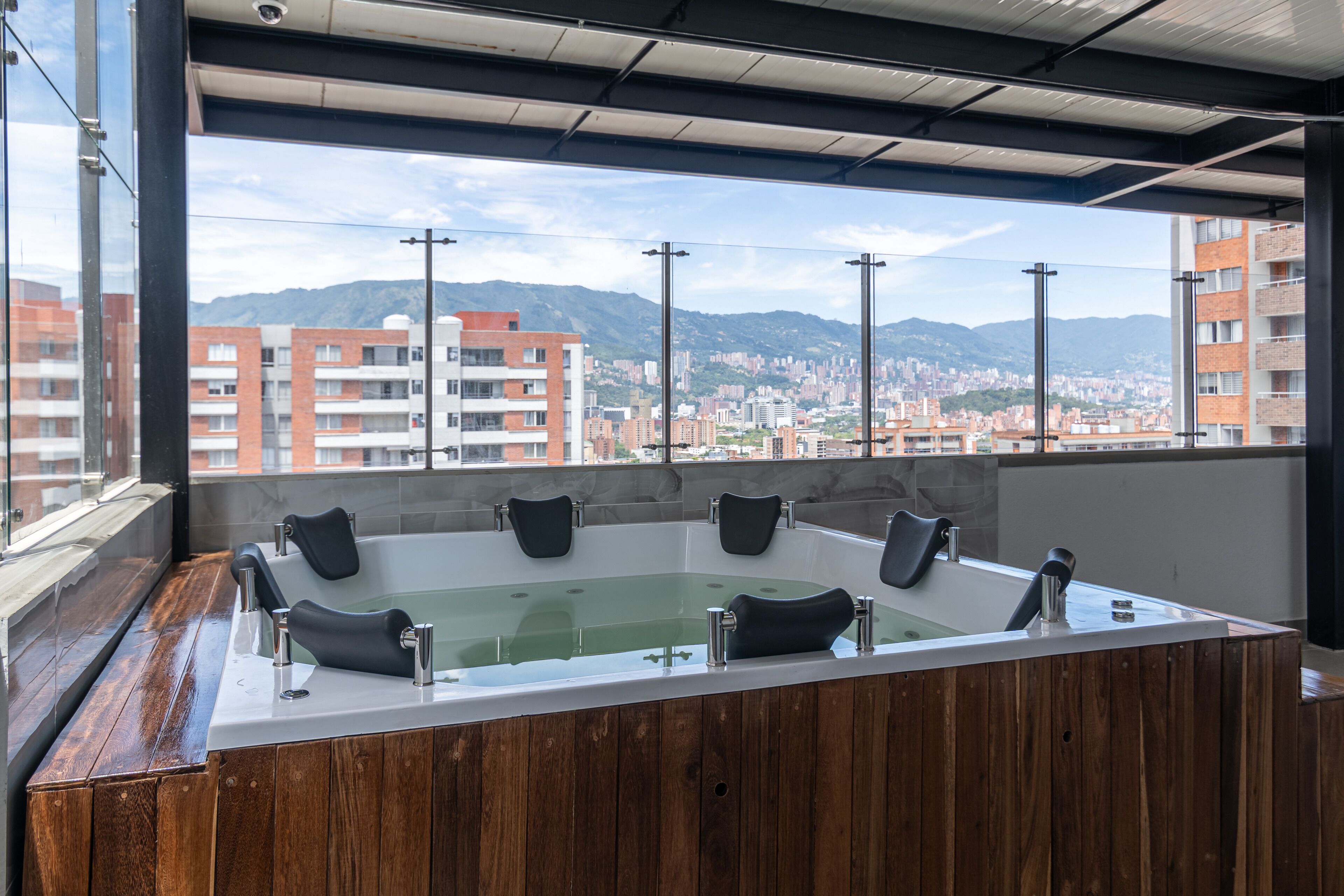 Indoor spa tub