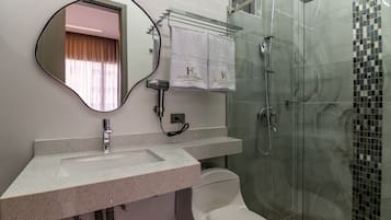 Appartement Deluxe, 2 chambres, 2 salles de bains, vue ville | Salle de bain