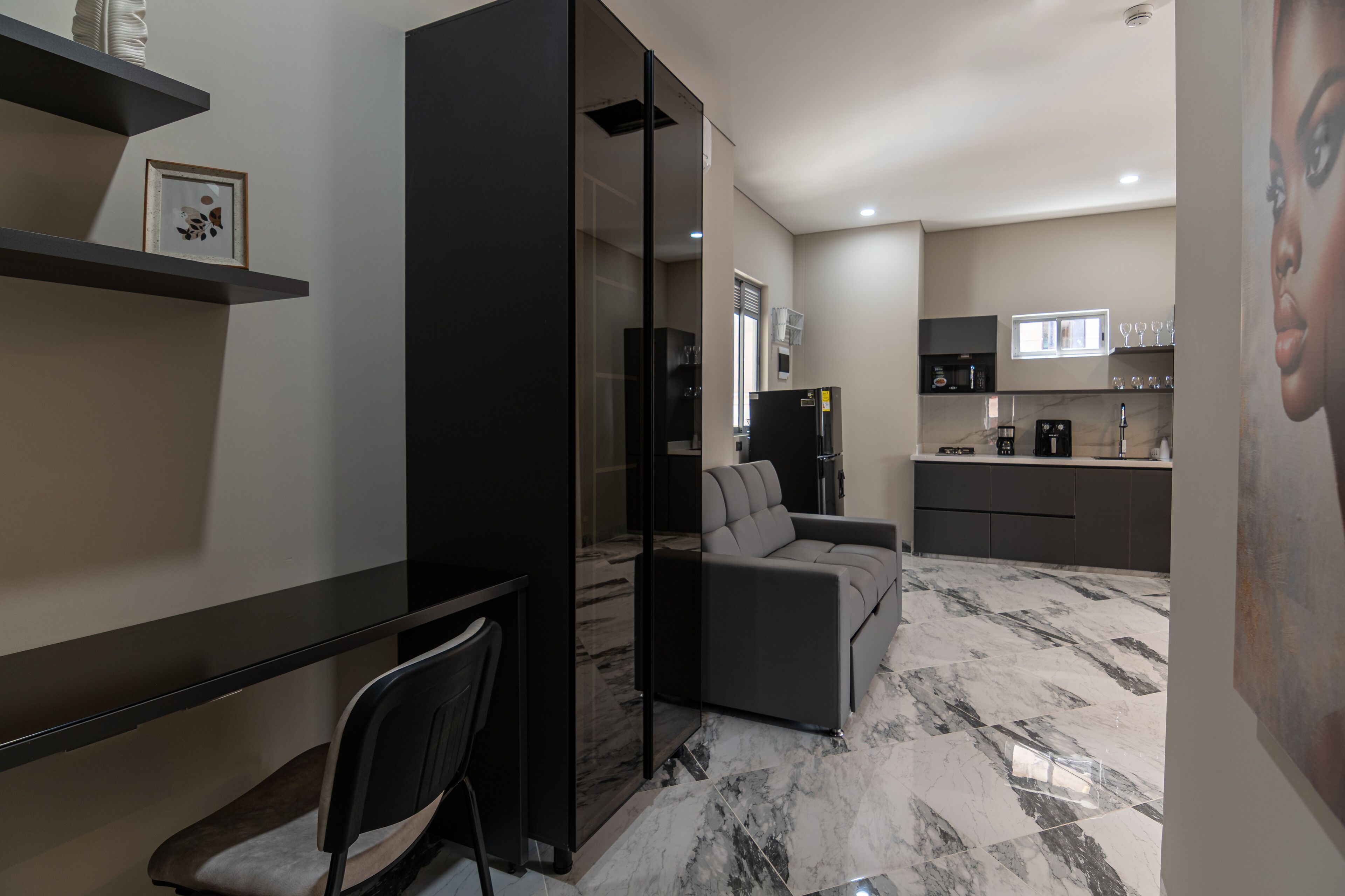 Superior-Studio, Küche, Stadtblick | Schrank