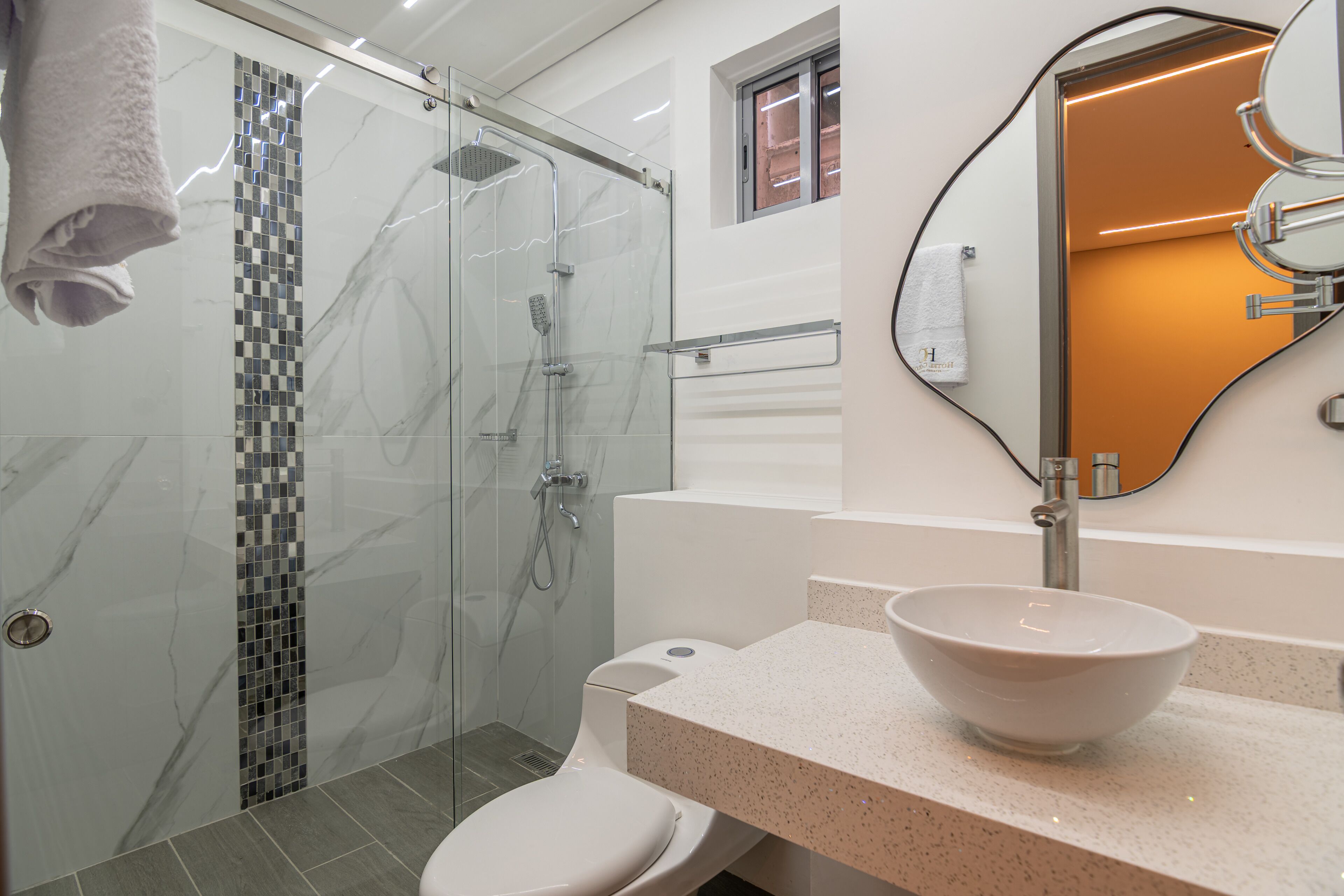 Superior-Zweibettzimmer, Mehrere Betten, mit Bad, Stadtblick | Badezimmer | Dusche, Regendusche, Haartrockner, Fußbodenheizung (Badezimmer)