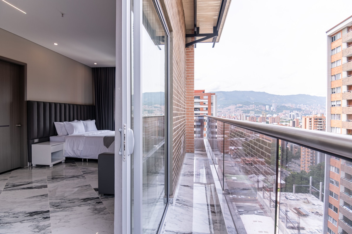 Estudio superior, balcón, vista a la ciudad | Vista del balcón
