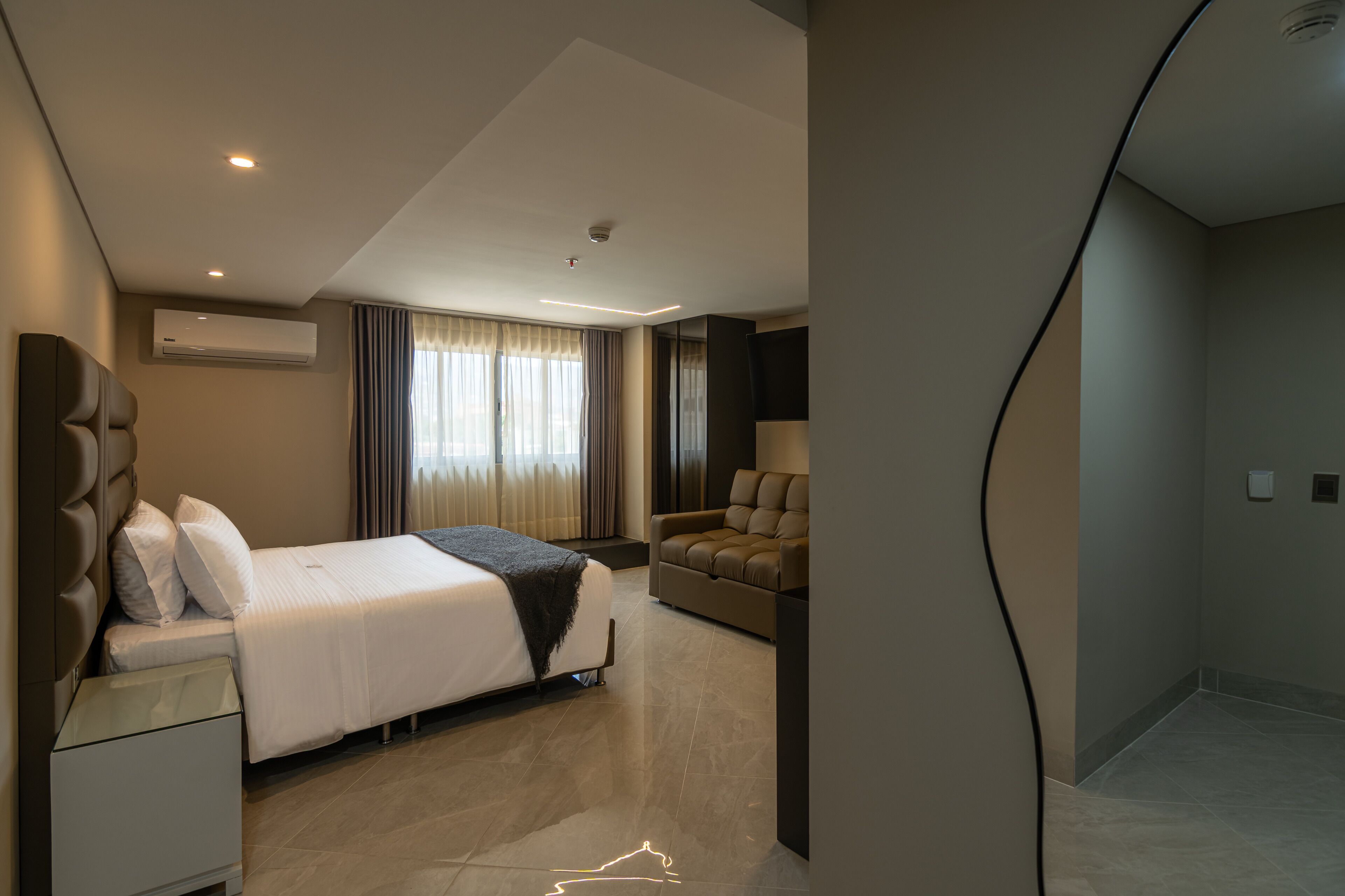 Double Room, 1 Queen Bed, Ensuite, City View | Premium bedding, down duvets, minibar, desk