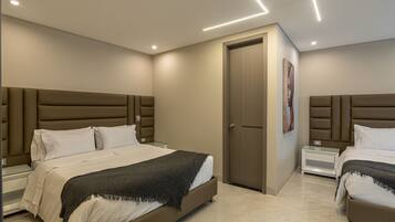Business Room, Multiple Beds, Ensuite, City View