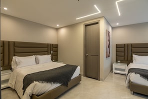 Premium bedding, down duvets, minibar, desk - Hotel Colores Estadio (Medellín)