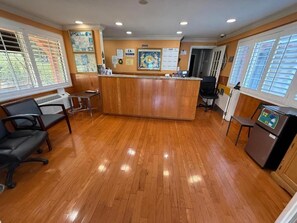 Lobby - Great Value Inn (West Sacramento)
