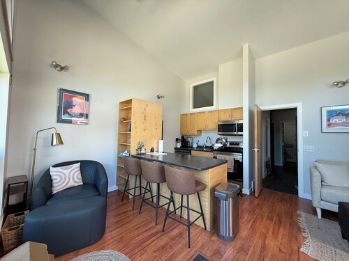 Welcome to The Hanson Hideaway located in the heart of downtown Whitehorse.
