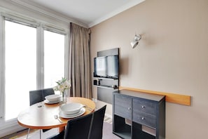 Dining - Modern Studio - 2P - Issy-les-moulineaux / Javel (La Courneuve)