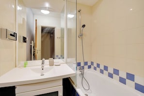 Bathroom - Modern Studio - 2P - Issy-les-moulineaux / Javel (La Courneuve)