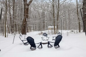 Property grounds - Cozy 3BR w/Jacuzzi, Fireplace, Games near Kalahari (Pocono Summit)