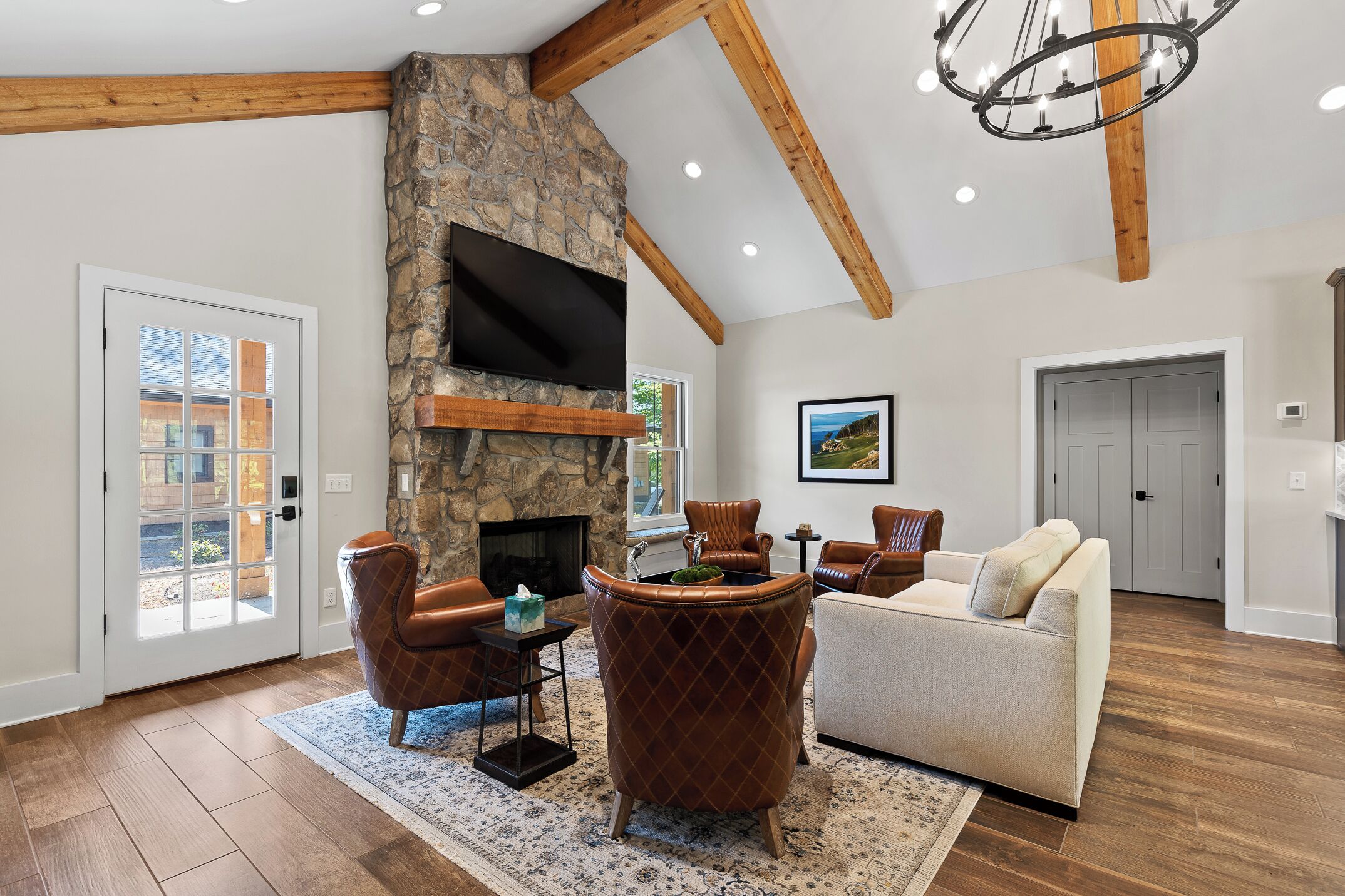 TV, fireplace