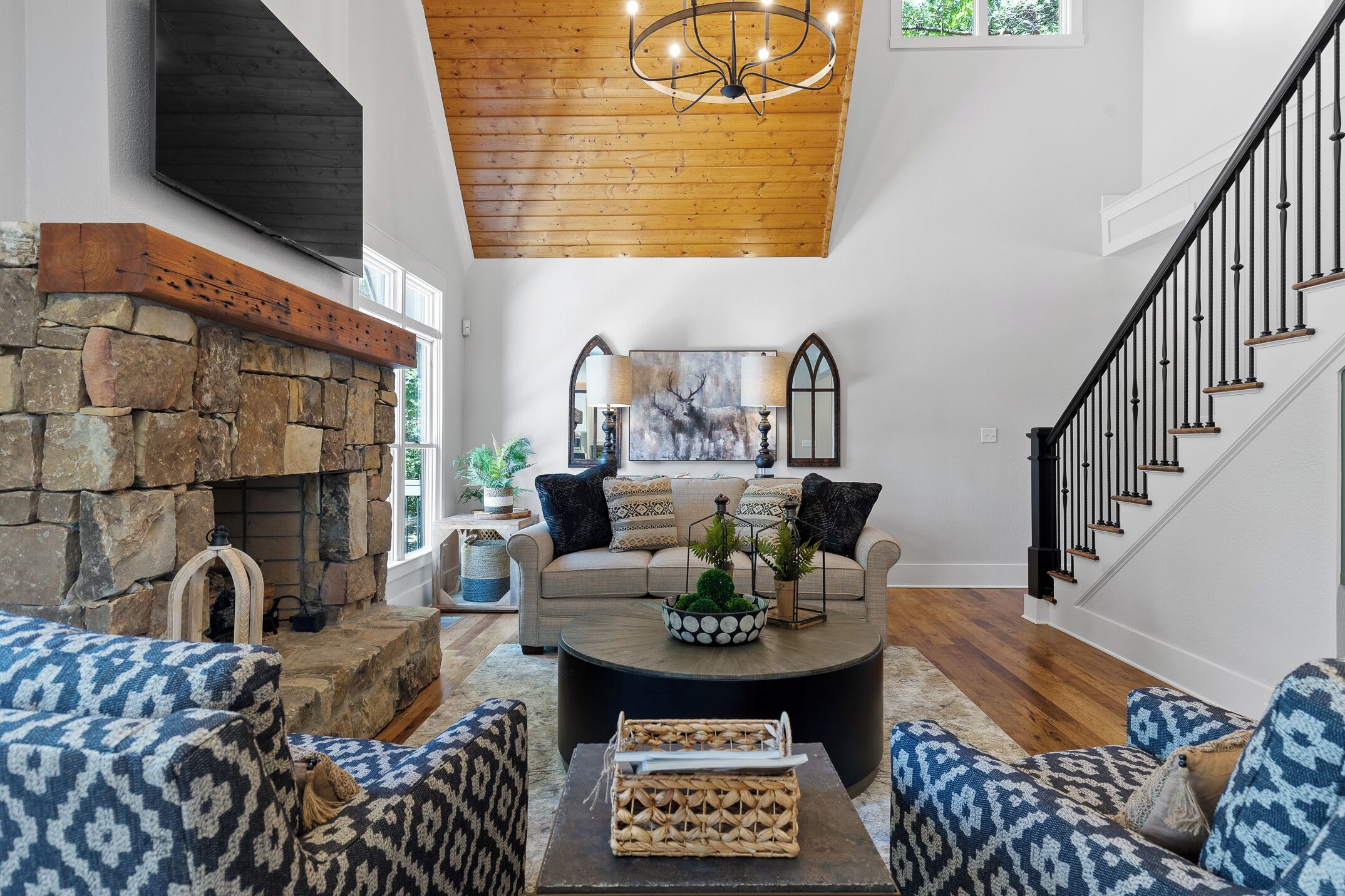 TV, fireplace