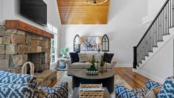 TV, fireplace
